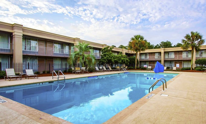 Dothan Hotel | Clarion Inn & Suites Dothan South