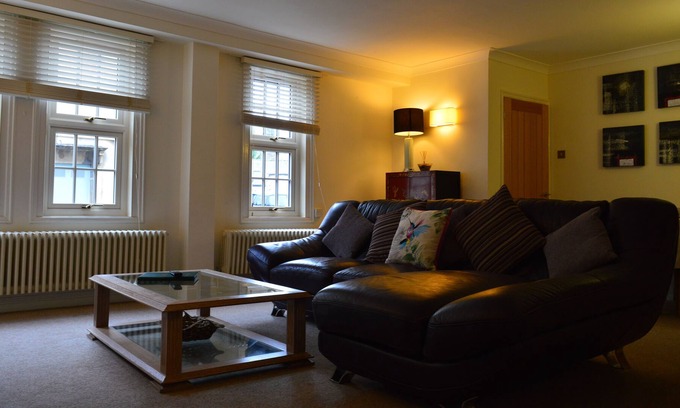 Box Apartment | Classic Apartment at Benson House