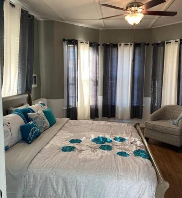 Schenectady Apartment | Classic King Suite Apartment