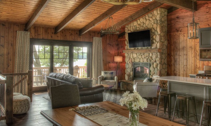 Pillager Cabin | Classic Minnesota Cabin Retreat on Scenic Lake Sylvan! Pontoon Available!