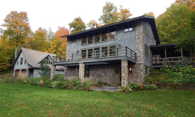 Warren House | Classic Mountain Ski Lodge @ Sugarbush