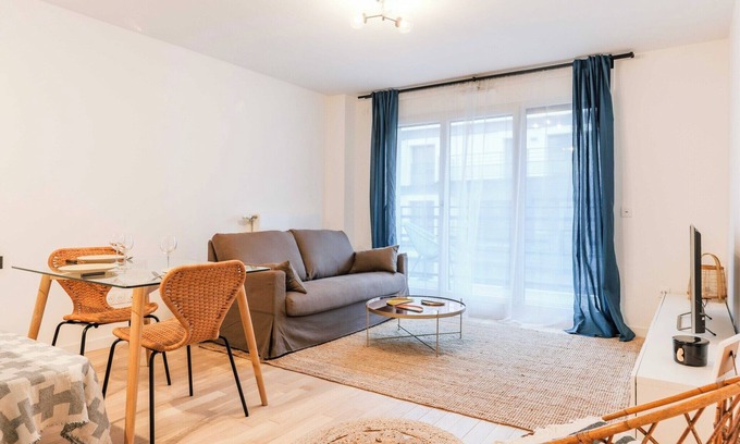 Les Puces de Saint-Ouen Apartment | Classy appartement - Flea Market
