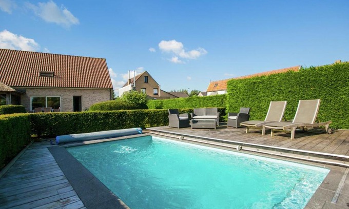 Zedelgem House | Classy Holiday Home in Aartrijke with Private Swimming Pool