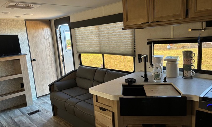 Pawnee County House | Clean, Relaxing Camper In The Pawnee Countryside.