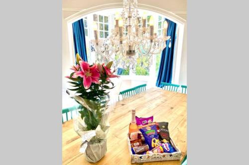 Westbourne Villa | Cleveland House - Perfect for Beaches and Town.