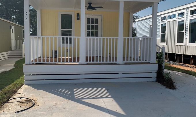 Freeport Cottage | Close to beaches, minutes away from 30An10J Deluxe Cottage