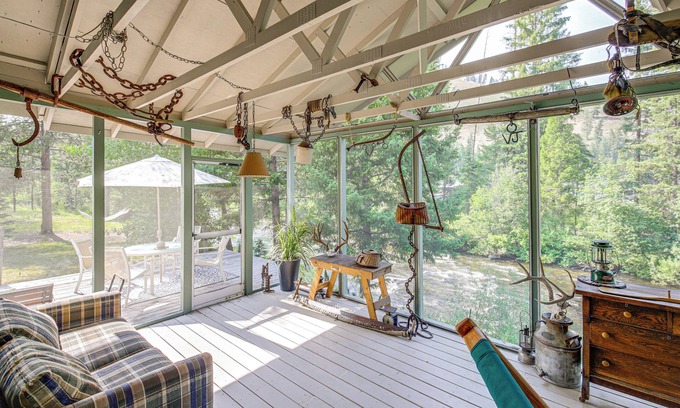 Sula Cabin | Close to Hiking & Skiing: Serene Sula Cabin