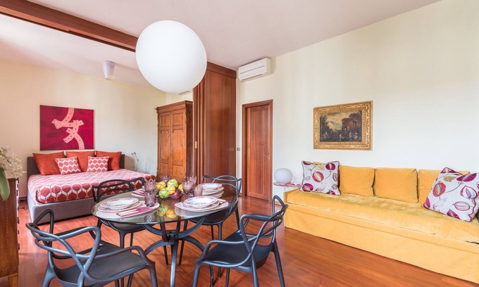 Santissima Annunziata Apartment | CLOSE TO SAN MARCO SQUARE, WI-FI, A/C, LAST FLOOR