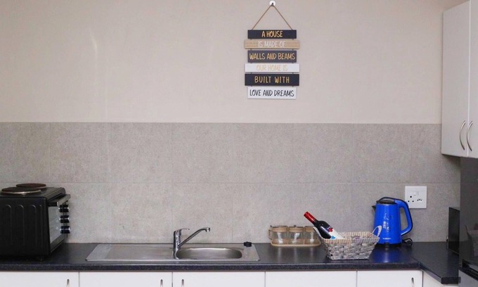 Newton Park Apartment | Close to the airport and the business hub of the area, quiet neighbourhood.