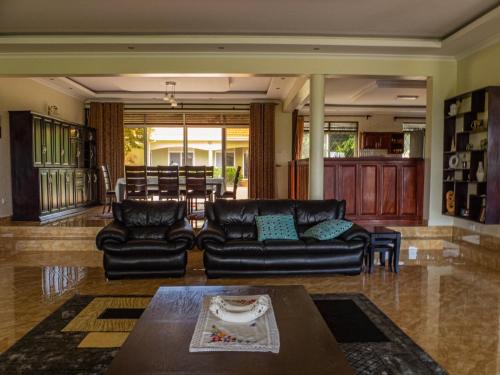 Nakaseke House | Close to Ziwa Rhino Sanctuary- Butiti Ranch B&B Stay