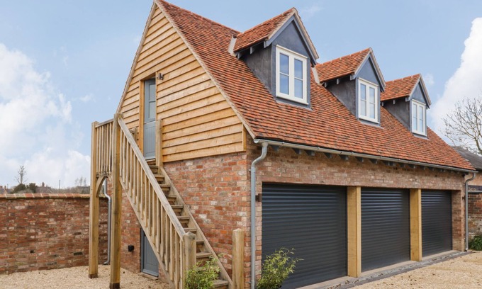 Quedgeley Cottage | COACH HOUSE MEWS, pet friendly in Alderminster