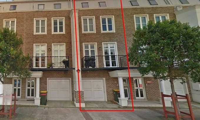 Newcastle House | Coastal Wharf Road Terrace with Parking & WiFi