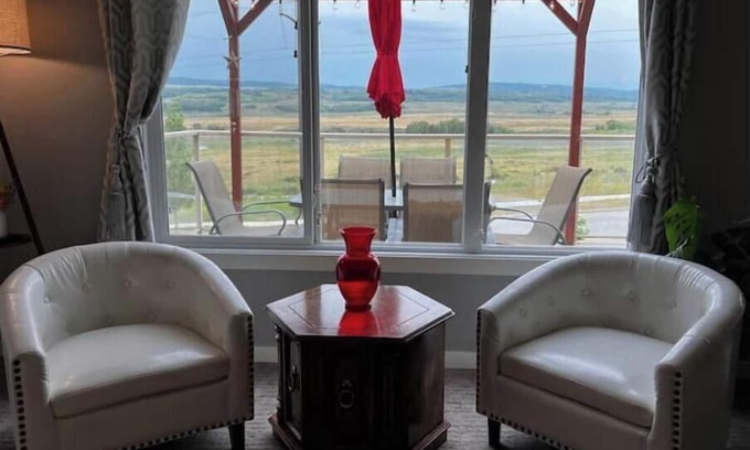 Calgary House | Cochrane's Hidden Gem