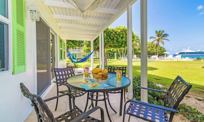 Seven Mile Beach Condo | Cocoplum #3 Oceanfront Condo on 7 Mile Beach