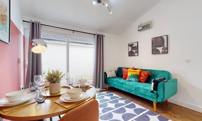 Cathays Apartment | Cohost Partners Cardiff Flat with Cozy Patio