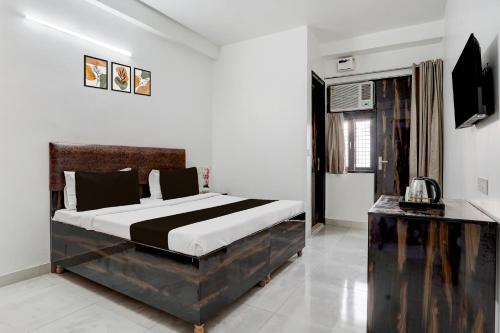 Rohini Hotel | Collection O Sector 7 Rohini Formerly Giriraj Residency
