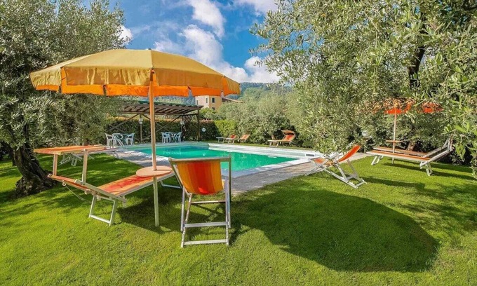 Cascine-La Croce Apartment | Colomba, apartment with pool, A/C, WiFi. Lucca