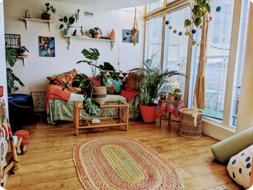 The Docks House | Colourful en-suite room in a penthouse on the docks!