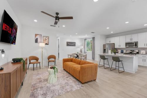 MLK House | Combined Luxurious Home - Up to 18 Guests