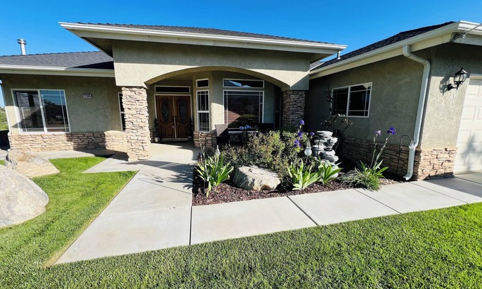 Tehachapi House | Come and enjoy our Golden Mountain Retreat!