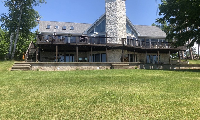 Ingalls House | Come and relax at the Lake House!