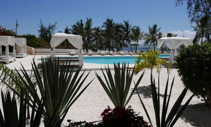Watamu House | COME ENJOY THE SUN, SAND AND THE BEACH ON THESE BEACHFRONT APARTMENTS