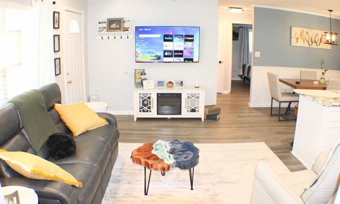 Ocklawaha House | Come experience “real Florida” at this pet friendly Silver Springs Hideaway!