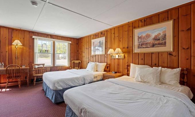 Littleton Hotel | Comfort Meets Charm - 2 Queen Beds