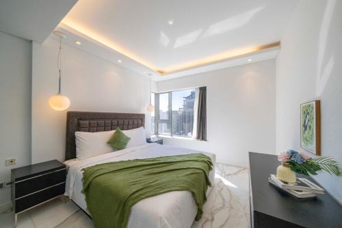 Xujiahui Apartment | Comfortable 2BR Apartment Steps from Xujiahui Metro