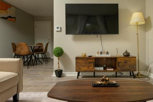 Summit Station House | Comfortable and Calm Stay in Columbus