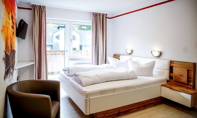 Zueschen Apartment | Comfortable and versatile room -perfect for relaxation, work and exchange