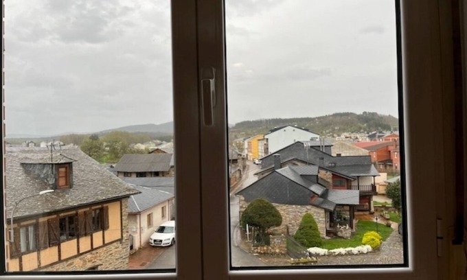 Fontoria Apartment | Comfortable 2bed flat, charming village, river swimming pools, near Ponferrada.