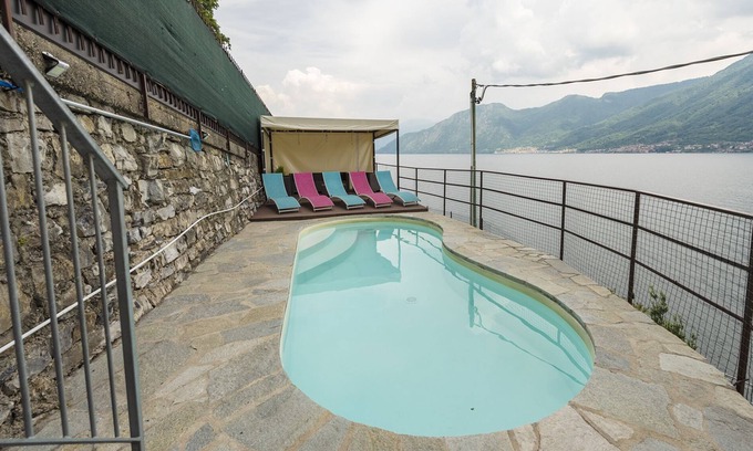 Colonno House | Comfortable family-friendly accommodation with picturesque lake views