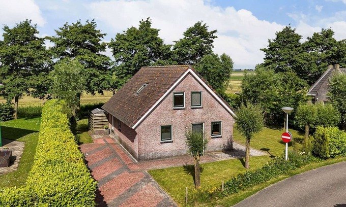 Tzummarum House | Comfortable holiday home with garden, panoramic view and jacuzzi