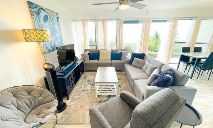 Honalo Condo | Comfortable luxury fully remodeled modern space surrounded by green coffee farms