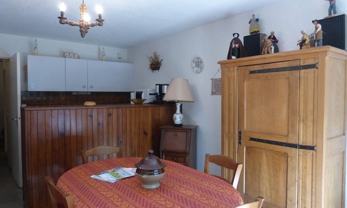 Le Super-Sauze Apartment | Comfortable studio for 5 with balcony and parking at Super Sauze