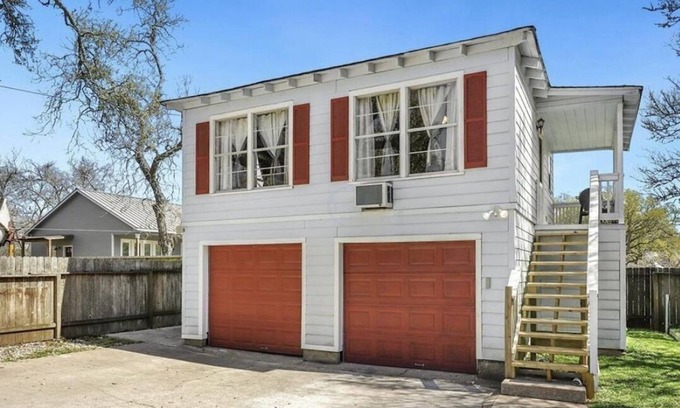 La Marque Apartment | Comfy and Private "Oak Apartment" Close to UTMB, and Galveston Beaches Near I-45