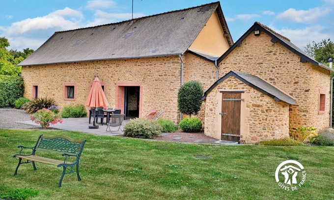 Cosse-le-Vivien Cottage | Comfy cottage with terrace, pétanque, WiFi, accessible room