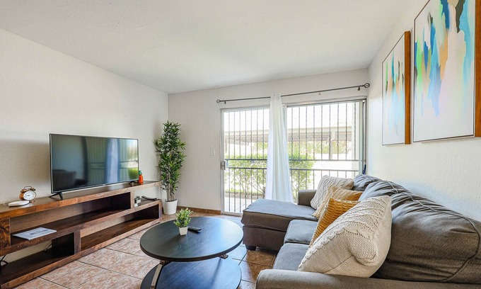 Fashion Square Apartment | Comfy Ground-Floor/Walkable 1BR 1B Near Mall & Bars