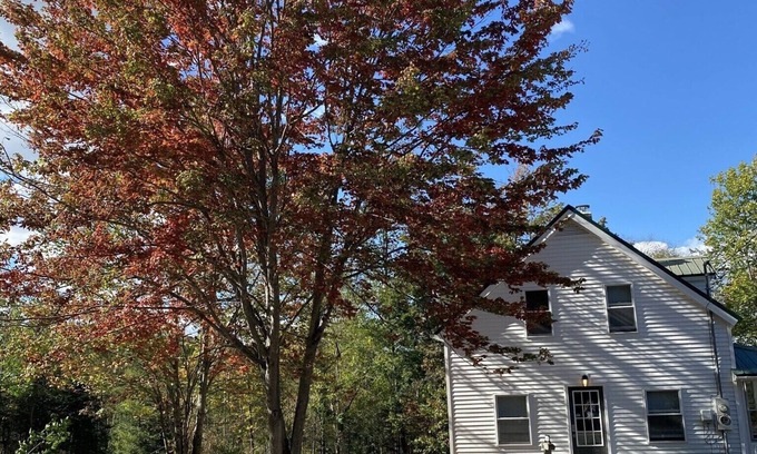 Dalton House | Comfy Home on 2+ acres just outside the White Mountains on the Connecticut River