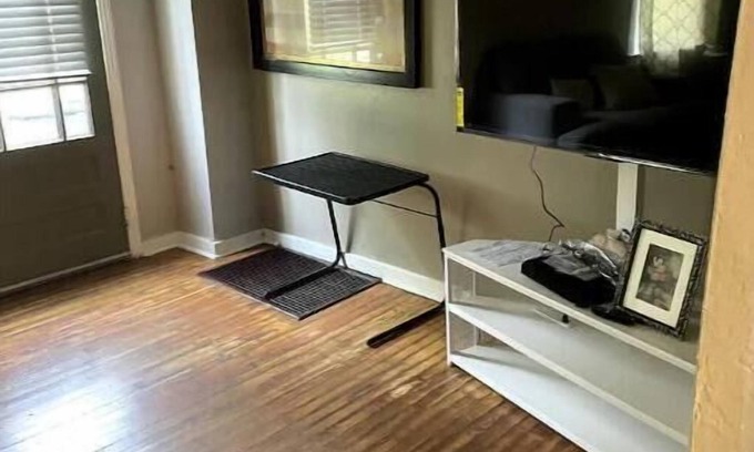 Imperial House | Comfy! Near airport yet quite Pittsburgh quick