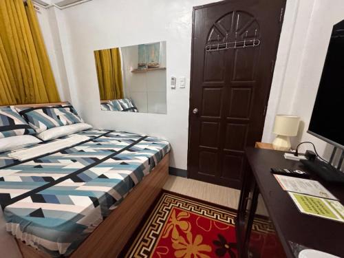 Virac Apartment | Comfy Stay with Wifi Netflix Kitchen Free Parking at Sonia's Island Stay