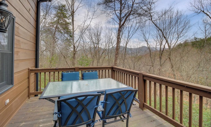 Walnut Mountain Cottage | Community Perks: Mtn-view Ellijay Cabin w/Hot Tub