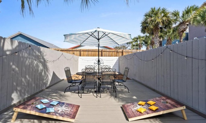 Biltmore Beach House | Compass Cottage