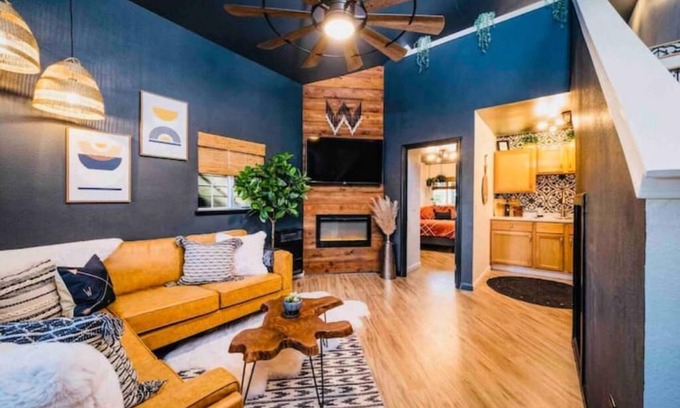 Sierra Village House | Compass EAST! A Boho Bungalow Fast Wi-Fi A/C