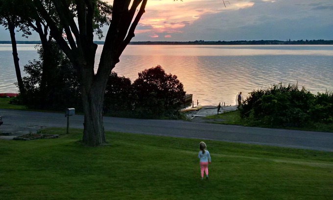 Cressy House | Compostela Waterfront Cottage in Prince Edward County