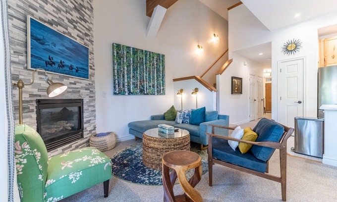 Willow Grove Condo | Condo in Silverthorne Close to Ski Resorts w/Private Balcony & Work Area!