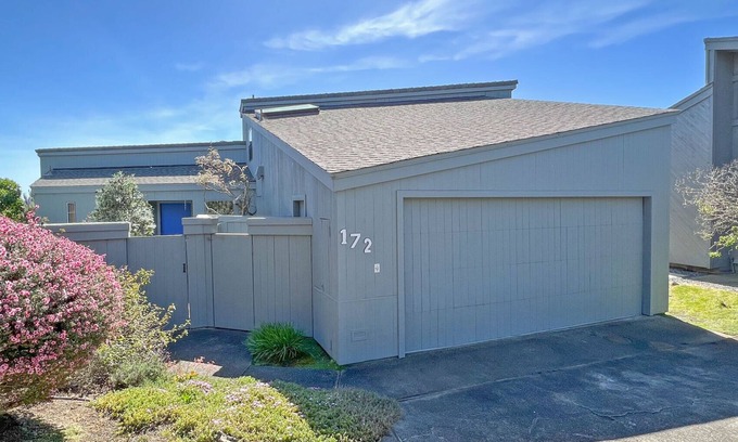 Bodega Bay House | Condor - Cozy 2 Bedroom on the 11th Fairway at the Links at Bodega Harbour.