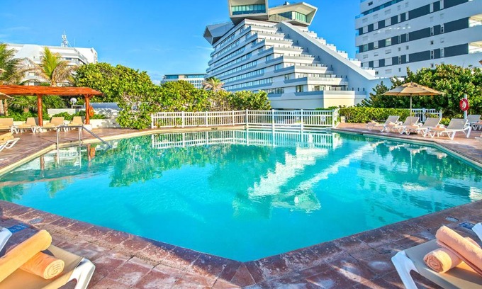 Zona Hotelera Apartment | Condos in Prime Cancun Location Plus 3 Pools