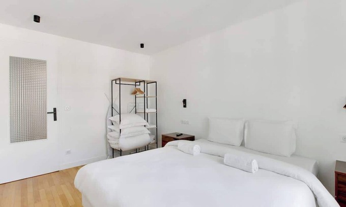 Saint-Ouen Apartment | Confort moderne & Climatisation – Proche Paris
